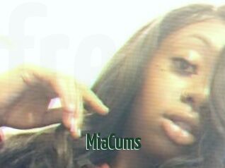 MiaCums