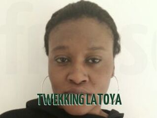 TWEKKING_LATOYA